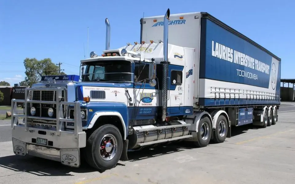 რატომ არ მიმართავენ შიდა სატვირთო მანქანები გამონაბოლქვი მილებს ზემოთ?